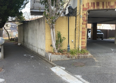 【外観】 | ホテルマリオネットアイネ | 土地を買う際、住む地域の自治体や福祉の補助制度にも注目してみましょう。子供や老人の医療補助やゴミ出しのルールなど、自治体によってルールに大きな違いがあるため、暮らしやすい土地で判断するとよいでしょう。