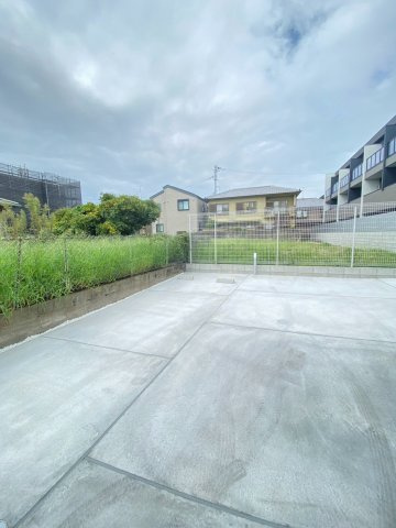 リアコート千里丘INORTHの駐車場