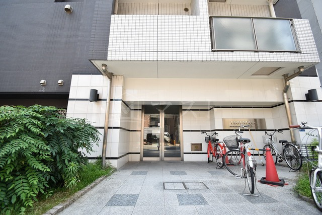 アプリーレ堺筋本町のエントランス