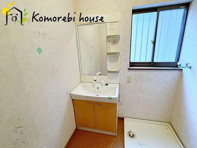 鴻巣市宮地2丁目　中古一戸建ての独立洗面台|26.7.13　撮影済み