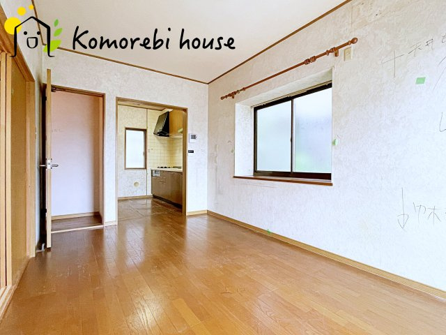 鴻巣市宮地2丁目　中古一戸建ての居間・リビング|26.7.13　撮影済み