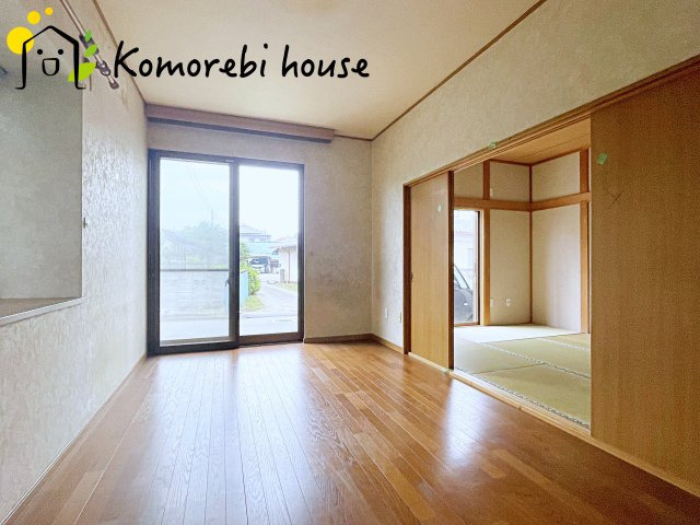 鴻巣市宮地2丁目　中古一戸建ての居間・リビング|26.7.13　撮影済み