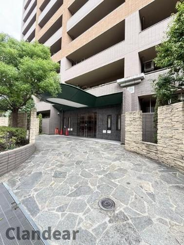 レクセルマンション亀有のエントランス|ドキドキの新生活も、安心してスタート。ぴったりの住まいを見つけませんか？クランディアが一緒に住まい選びをサポートします‼　まずは、お気軽にお問合せください　＃クランディア