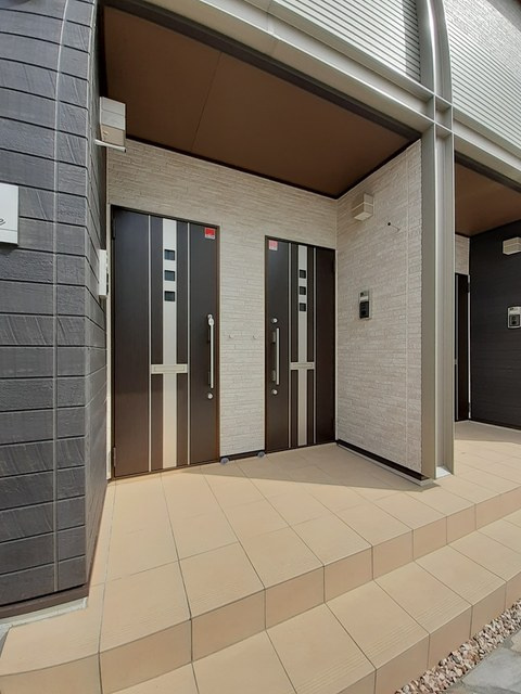 横浜市泉区和泉中央北２丁目のアパートのエントランス