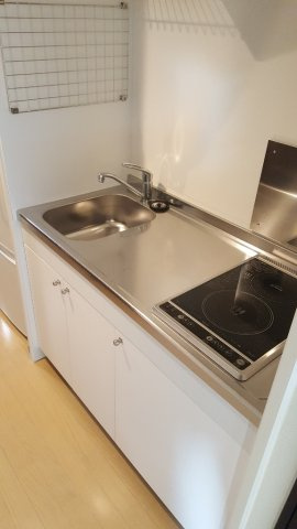 ミランダ野火止Ⅰのキッチン|ＩＨコンロ1口、電気コンロ1口