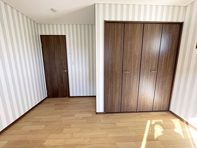【エコnaホーム】　郡山市小原田1丁目　小原田小・小原田中の洋室|2面採光なのでとても明るく気持ちの良いプライベート空間！