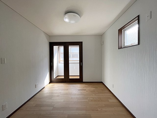 【エコnaホーム】　郡山市小原田1丁目　小原田小・小原田中の洋室|南西側の6.2帖の洋室