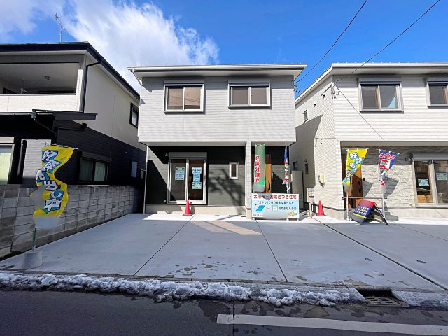 【エコnaホーム】　郡山市小原田1丁目　小原田小・小原田中の前面道路含む現地写真|駐車スペースは3台可能です！（車種による）