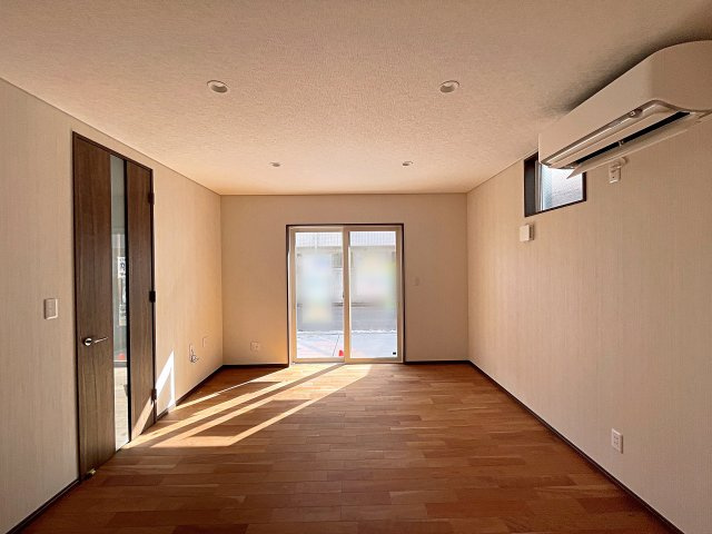 【エコnaホーム】　郡山市小原田1丁目　小原田小・小原田中の居間・リビング|リビングにはエアコン設置済み！