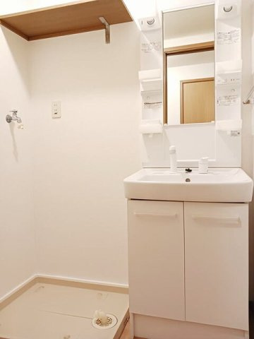 エンゼルハイツⅡの洗面所|ゆったりとスペースのある洗面所