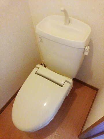 レルベ保田窪のトイレ|落ち着いた色調のトイレです
