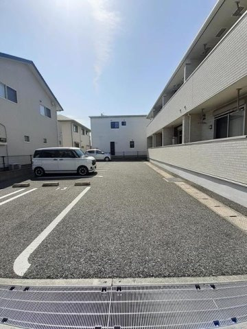 オークスレジデンスⅢの駐車場|駐車場完備です