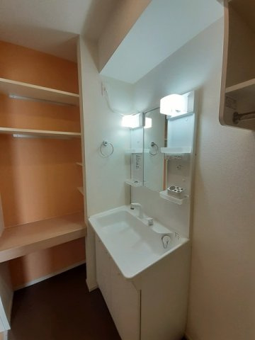 オークスレジデンスⅢの洗面所|コンパクトで使いやすい洗面所