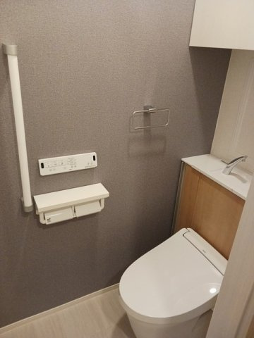 アバンツァートⅠのトイレ|落ち着いた色調のトイレです