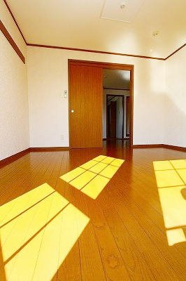 サザンカⅡの内装|明るい室内です