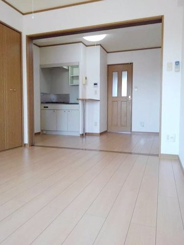 レルベ保田窪の内装|明るい色調の室内です