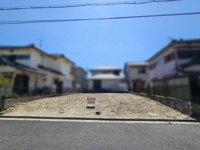 住宅街の中にある土地の画像