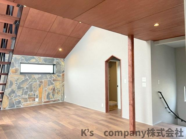 茅ヶ崎市赤羽根　新築戸建の居間・リビング|天井板貼りとシーリングファン付◇◇