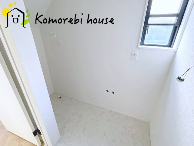 さいたま市見沼区島町　中古一戸建ての独立洗面台