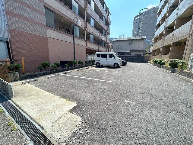 サニーセレクトコーポの駐車場