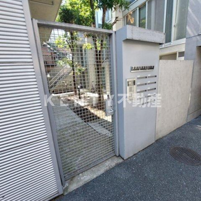 【エントランス】 | ｐａｓｓａｇｇｉｏ | 建物の内部です