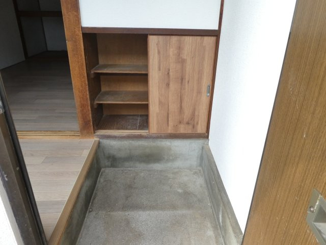 CREA中野町の玄関