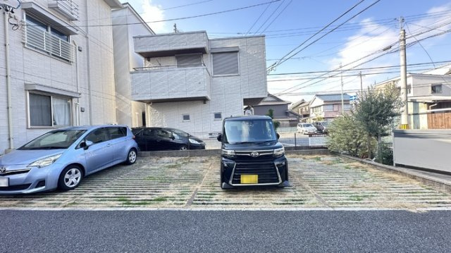 パライソ熱田六番町　B棟の駐車場