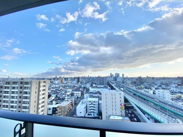 S-RESIDENCE庄内通のバルコニー