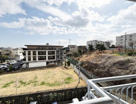 港南台パークホームズの展望|前面に建物がなく開放的な眺めとなっていますね。