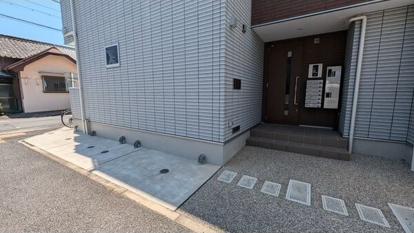 ウエストクロスのエントランス