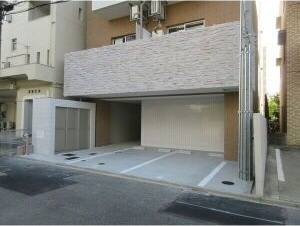 クリスタルテラス本山の駐車場
