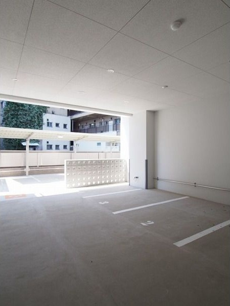 プランドール那古野の駐車場