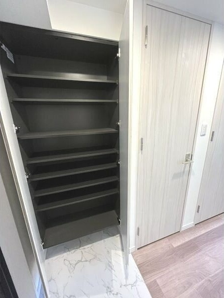 S-RESIDENCE志賀本通Northの玄関