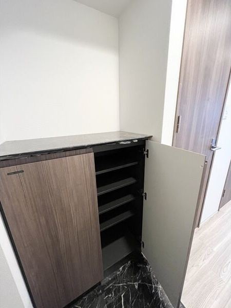 S-RESIDENCE鶴舞駅前の玄関