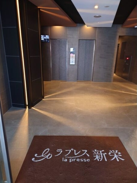 ラ・プレス新栄のエントランス