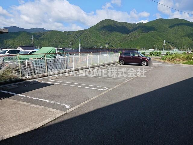 グラン　ミラージュの駐車場|敷地内に駐車場があります！