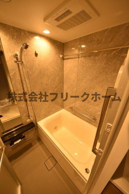 三鷹市下連雀４丁目の賃貸マンションの浴室