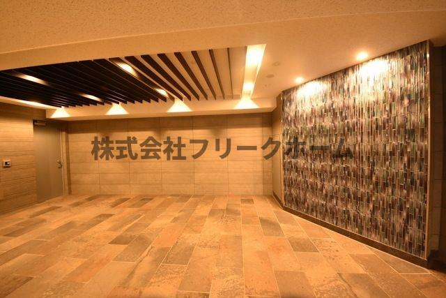 三鷹市下連雀４丁目の賃貸マンションのロビー