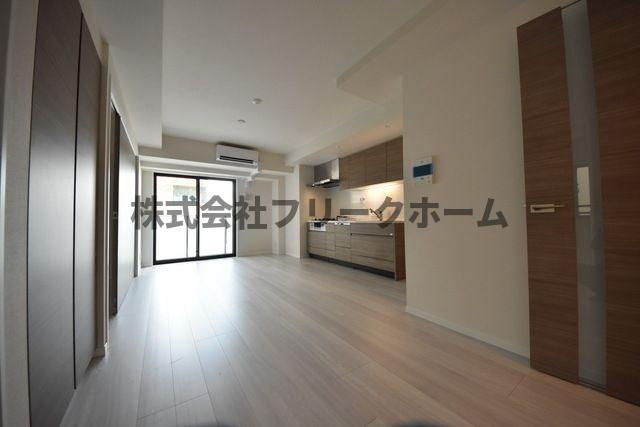 三鷹市下連雀４丁目の賃貸マンションの居間・リビング