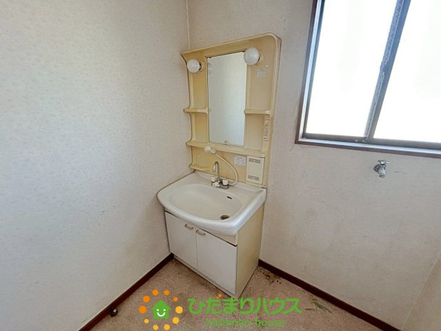 久喜市西大輪4丁目　中古一戸建ての独立洗面台