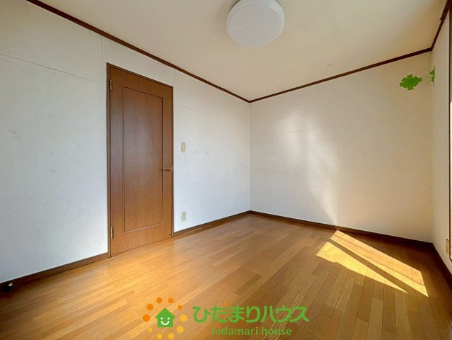 久喜市西大輪4丁目　中古一戸建ての洋室