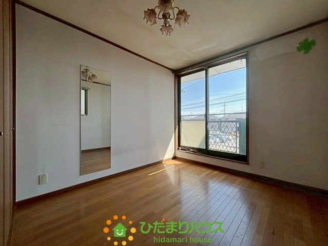 久喜市西大輪4丁目　中古一戸建ての洋室