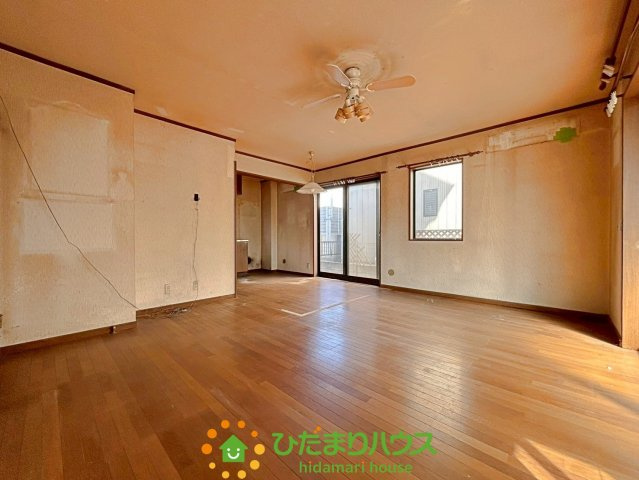 久喜市西大輪4丁目　中古一戸建ての居間・リビング