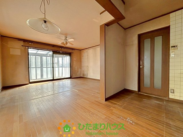 久喜市西大輪4丁目　中古一戸建ての居間・リビング