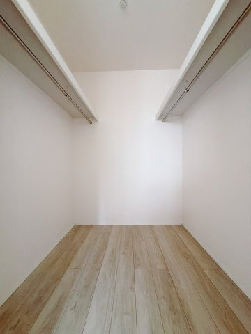 【新築戸建】前橋市朝倉町3丁目01期の収納|■WIC｜主寝室には夢のウォークインがございます♪お洋服やバッグだけでなく、増えていくお洋服やご家族での思い出の品もしっかりと収納します( ＾＾ )