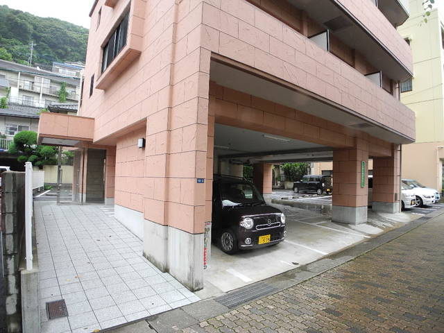 スカイコート西山の駐車場