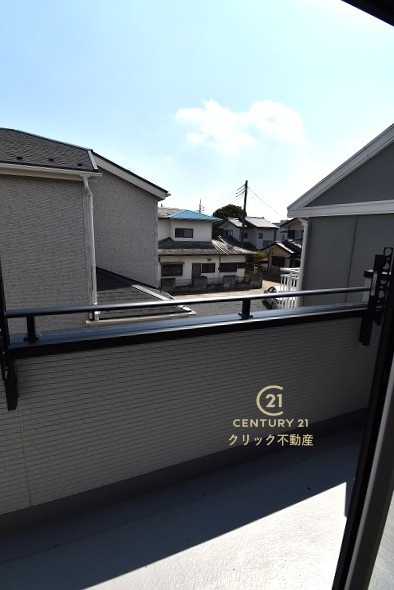 ブルーミングガーデン  水戸市赤塚１丁目　1のバルコニー|日当たり良好なバルコニーです。気分転換に出るだけでも、晴れた日にお洗濯物やお布団を一気に干すのも気持ちがいい♪