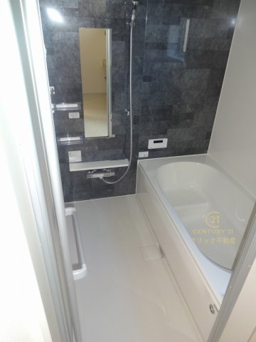 ブルーミングガーデン  水戸市赤塚１丁目　1の浴室|ゆったりした1坪タイプシステムバスです。追い焚き機能付きで生活時間の違うご家族にもとても便利です！（写真は完成イメージ）