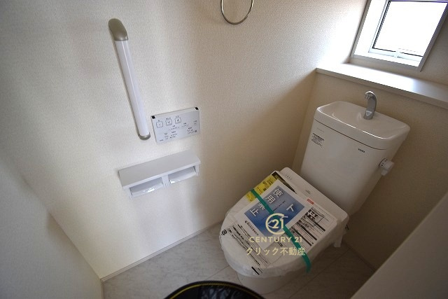 ブルーミングガーデン  水戸市赤塚１丁目　1のトイレ|毎日使う空間と機能だから、いつまでも清潔なスペースであってほしいのがトイレです。お掃除しやすいシンプルなデザインです。