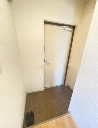 ハイム稲荷坂の玄関